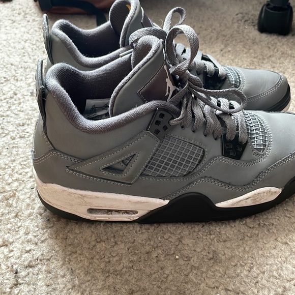 Jordan 4s Retro “Cool Grey’s” 2019. Size 7Y. Color: Grey. - Picture 2 of 5